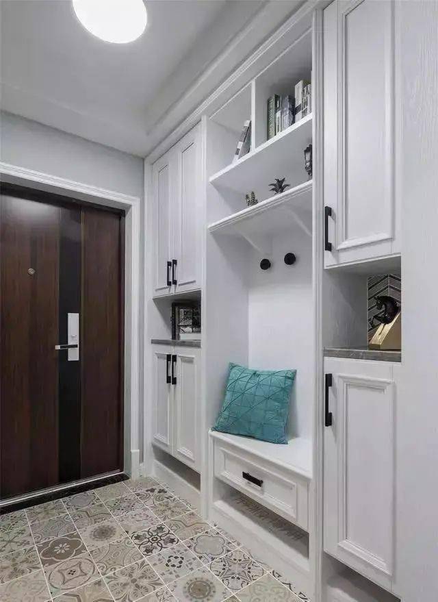 玄關怎么設計比較好看實用?鞋柜換鞋凳成標配 收納功能更是強大 玄關怎么設計比較好看實用?鞋柜換鞋凳成標配 收納功能更是強大